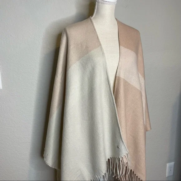 Soia & Kyo Blanket Scarf Poncho Wrap With Fringe One Size Neutraul Tones NWT - Picture 7 of 12